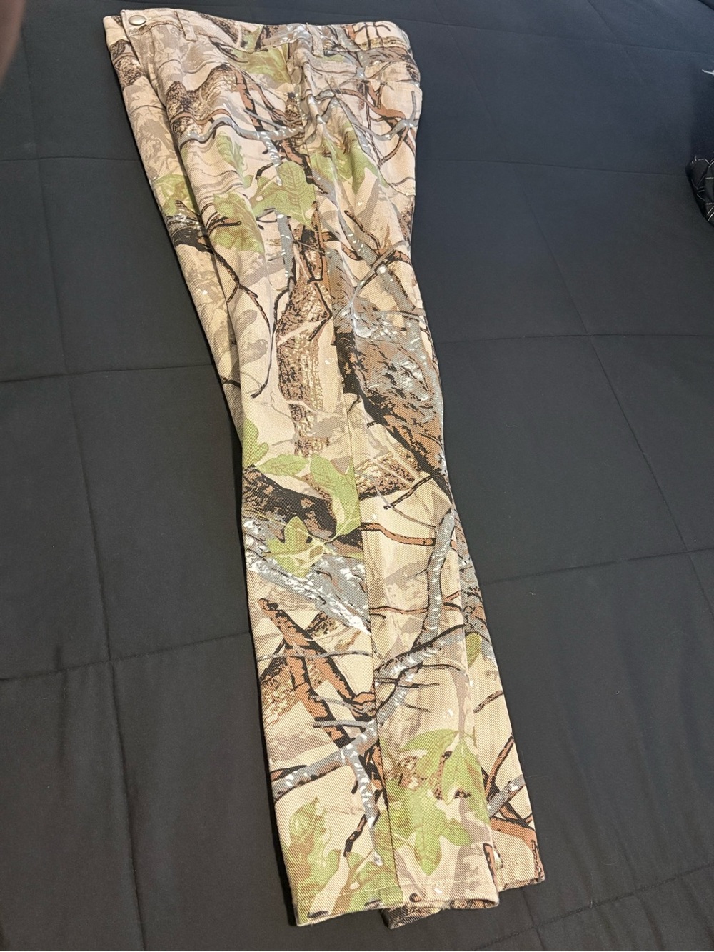 Womenโs Camo Skinny Jeans - Beige Green Print